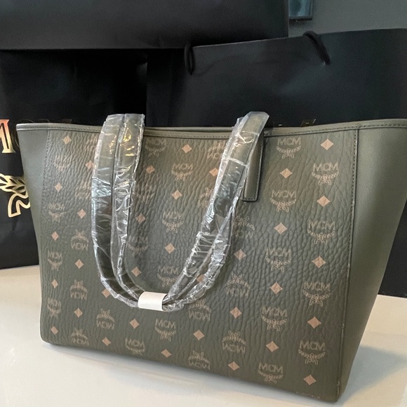 MCM  SEA TURTLE GREEN VISETOS CLASSIC TOTE BAG - Picture 2 of 16